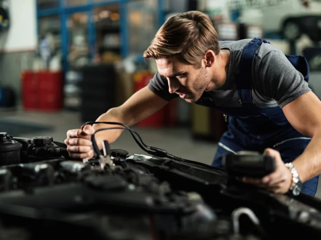 Ile waży akumulator do ciężarówki? Zaskakujące różnice w wadze!