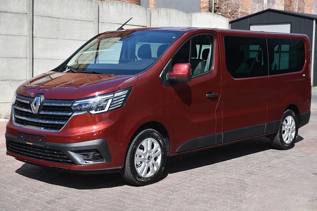 Ile waży bus 9 osobowy? Zaskakujące różnice w wagach modeli