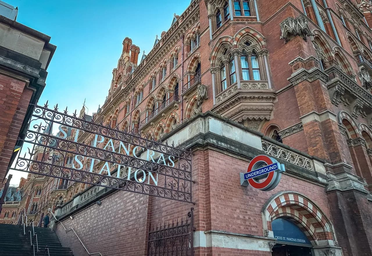 Jak długo trwa podróż autokarem do Londynu? Czas przejazdu i wskazówki